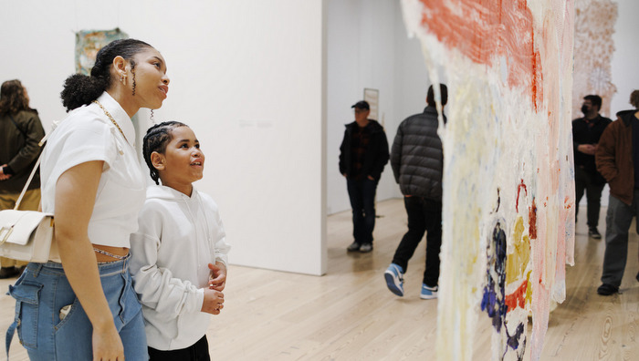 Acompaña al Museo Whitney en sus últimos días de Bienal 