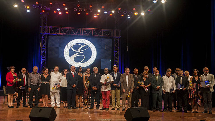 The 2017 Excelencias Cuba Awards with Flying Colors 