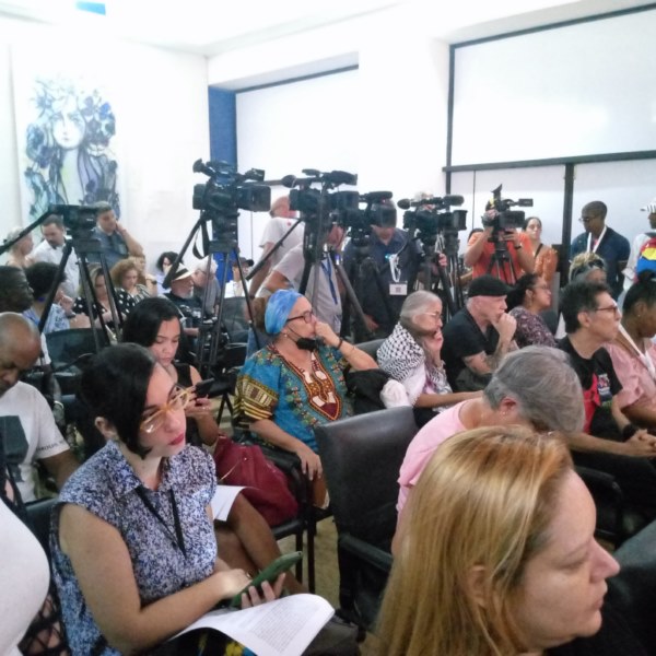 Asistentes a la conferencia de prensa Bienal de La Habana 2024