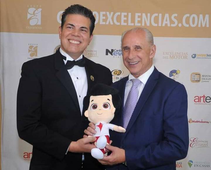 Daniel Martín acompañado de José Carlos de Santiago, Presidente de Grupo Excelencias, durante la entrega de los Premios Excelencias 2024