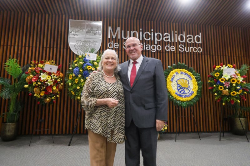 Teresa Fuller Granda, hija de Chabuca Granda,  y Carlos Bruce, alcalde de Surco