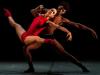 Bailarines de Acosta Danza Yunior en la obra Nosotros 