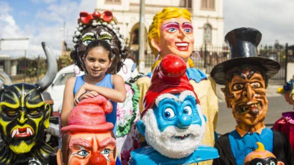 Niña mascarada Festival de Boyeros San Antonio de Escazú San José