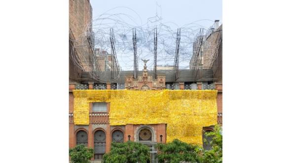 Images: Museu Tàpies’ Façade, intervened by the artist Serge Attukwei Clottey, with the installation “Afterlife Voyage”, of the project “Beyond the Skin”, Barcelona, Catalonia, 2024 © Museu Tàpies. Photography: Eva Carasol, 2024.