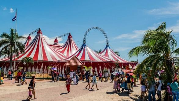 Carpa Trompoloco donde se presenta Compañía Havana